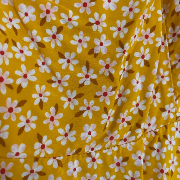 Old Navy Yellow Floral Cami Dress - Picture 3 of 5